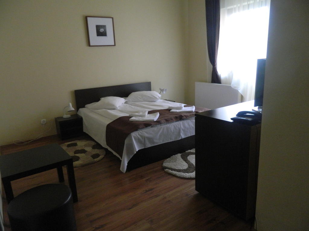 Pensiunea Casa Cu Flori Cisnadioara Kamer foto