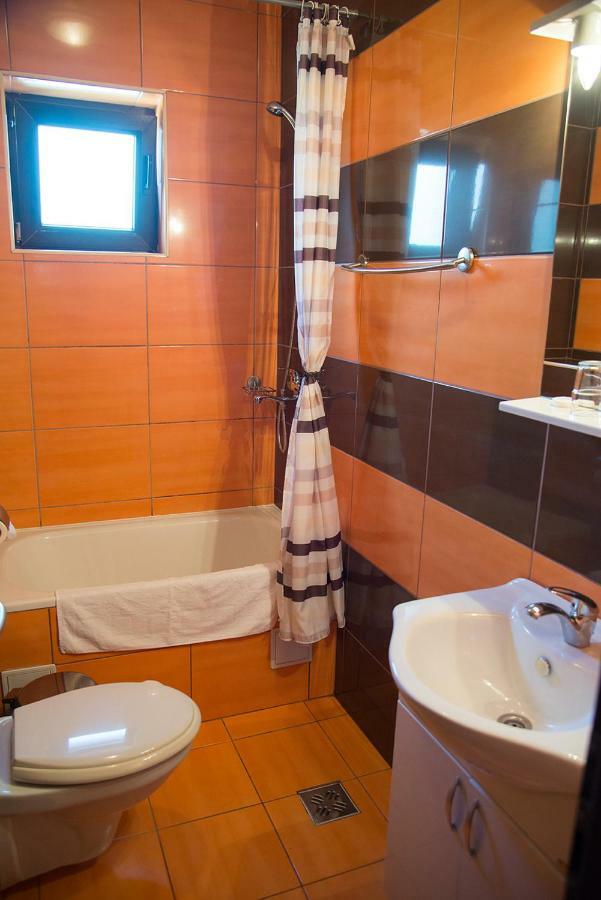 Pensiunea Casa Cu Flori Cisnadioara Buitenkant foto