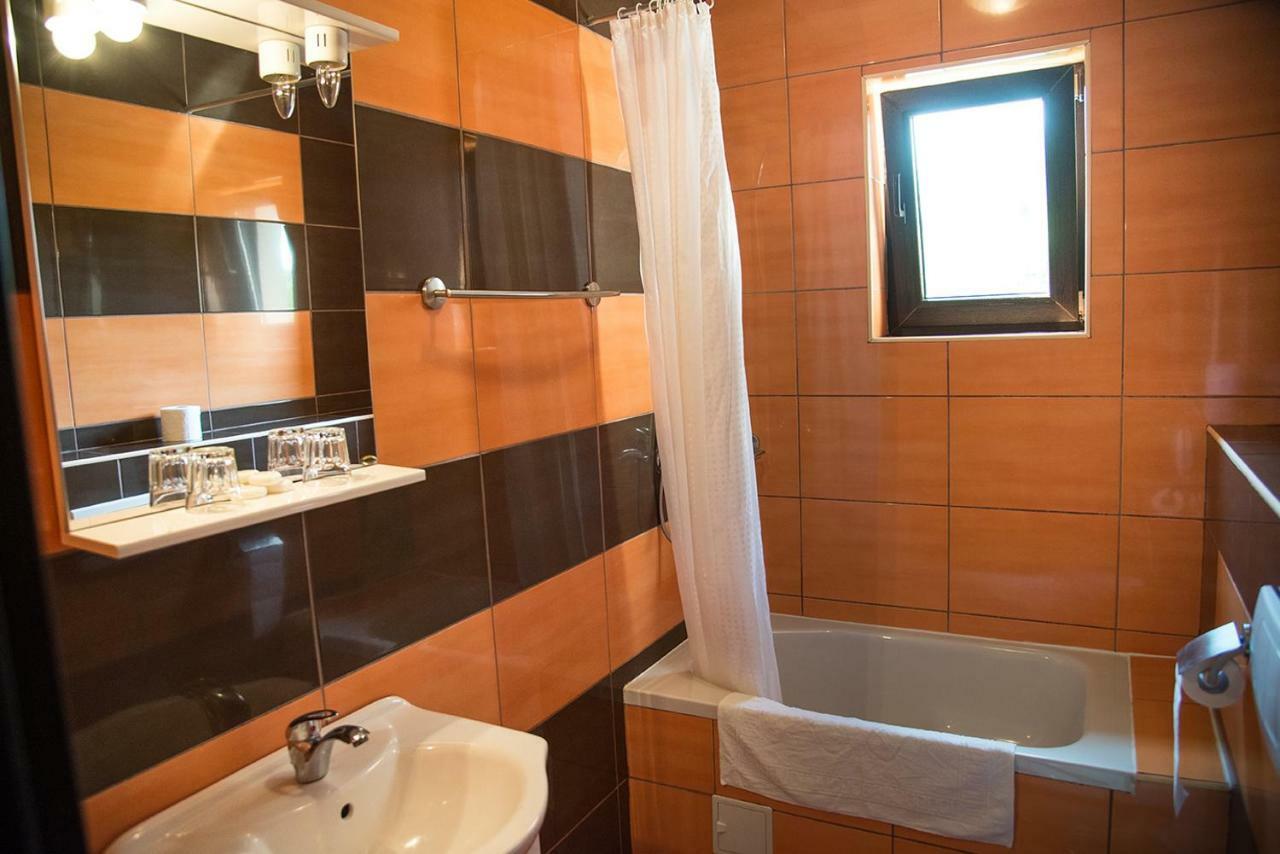 Pensiunea Casa Cu Flori Cisnadioara Buitenkant foto